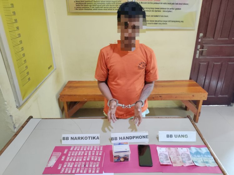 Polsek Kampar Kiri Hilir Sikat Pengedar Shabu di Simalinyang, Amankan 7,74 Gram Sabu!"