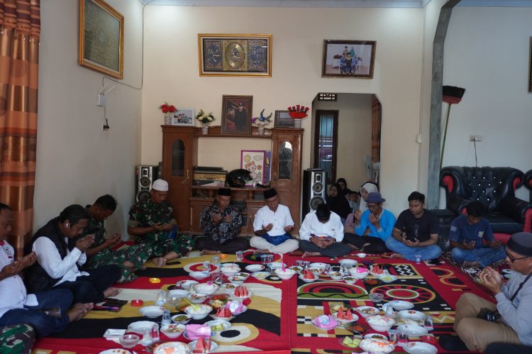 Kebersamaan TNI dan Warga,Terasa Hangat dalam Doa Bersama TMMD ke-127