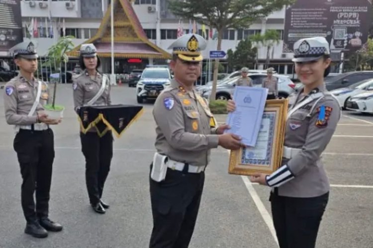 Raih Juara Dan Harumkan Polda Riau,Bripda Jessica Terima Penghargaan Dari Ditlantas