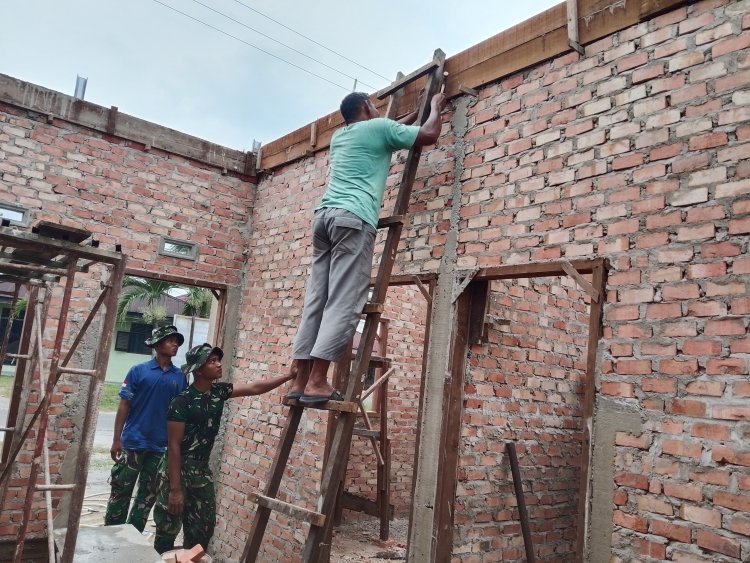Satgas TMMD Ke-127 Kodim 0301/Pekanbaru Bongkar Slop Balok RTLH, Bangun Harapan Baru untuk Warga