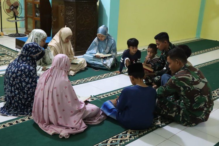 Kebersamaan di Bulan Suci, Satgas TMMD Tadarus Bersama Remaja Masjid