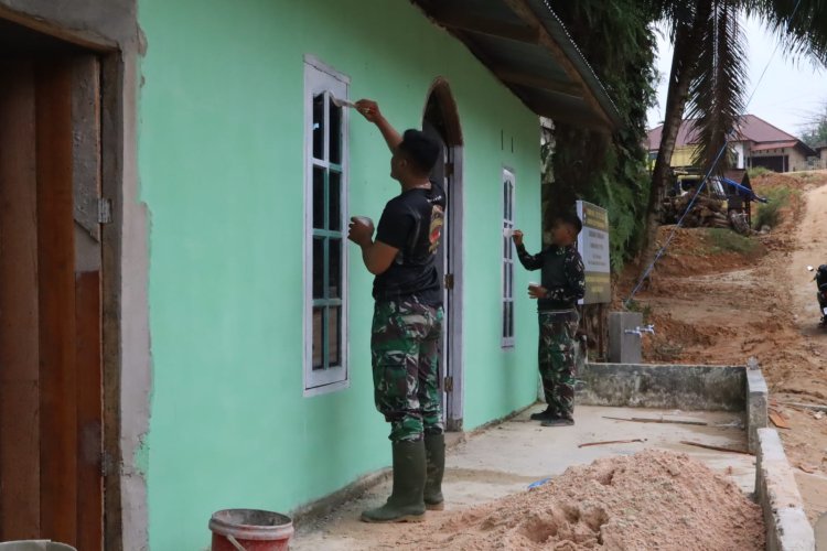 Satgas TMMD Ke-127 Kodim 0301/Pekanbaru Laksanakan Pengecatan Posyandu Kasih Ibu di Tenayan Raya