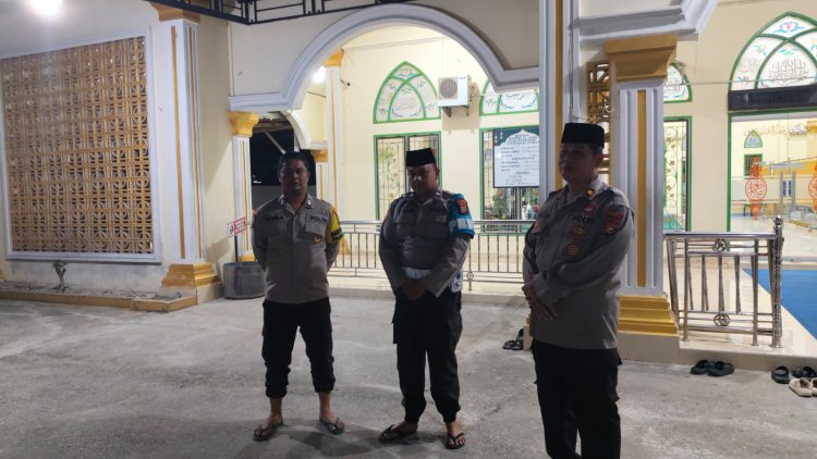 Jalin Kedekatan dengan Masyarakat, Polsek Kampar Gelar Tarawih Keliling di Masjid Al Amir Penyasawan