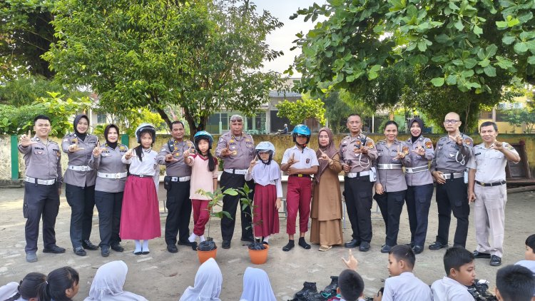 Tanamkan Disiplin dan Cinta Lingkungan Sejak Dini, Ditlantas Polda Riau Gencarkan Police Goes To School di SDN 171 Pekanbaru