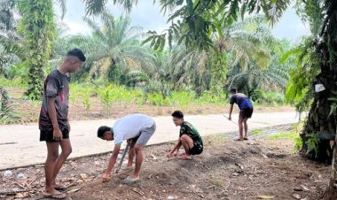 Semangat Pantang Lelah, Personel Kodim dan Warga Bangun Jembatan Garuda