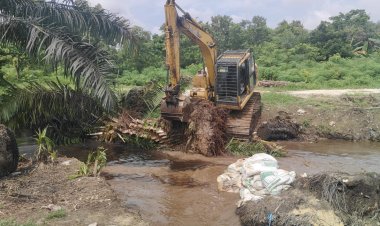 Percepatan Pembangunan Jembatan Garuda Armco Tahap IV Didukung Ekskavator