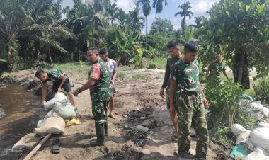 Pembangunan jembatan Garuda Armco Tahap IV Terus Berlanjut, TNI dan Warga Bangun Tanggul Penahan Air