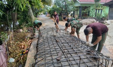 TNI Bersama Masyarakat Lanjutkan Perakitan Besi Demi Pembangunan Jembatan Garuda