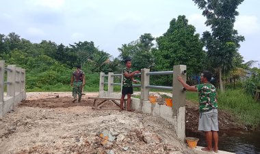 Kodim 0301/Pekanbaru dan Warga Bahu-Membahu Sukseskan Pembangunan Jembatan Garuda